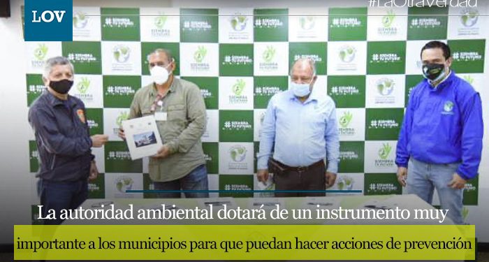 Cortolima entrega planes municipales de gestión del riesgo en día mundial del clima