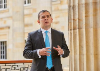 Le quieren mover la silla como senador a Miguel Barreto