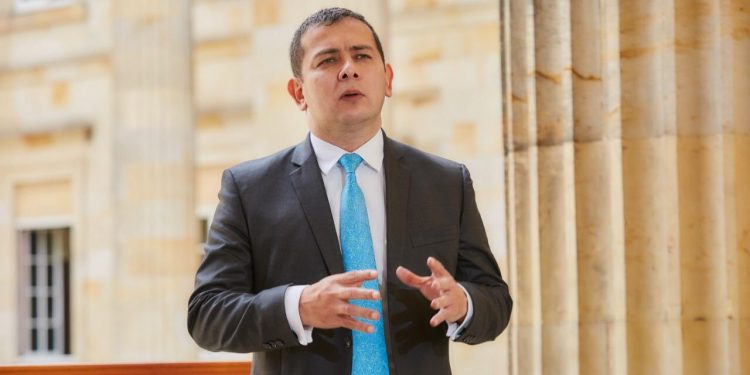 Le quieren mover la silla como senador a Miguel Barreto