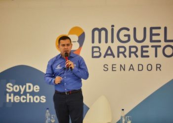 Senador Miguel Barreto mostró el informe de su gestión como legislador