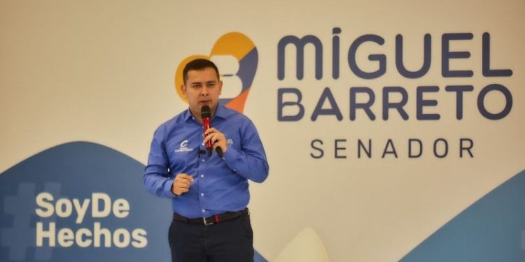 Senador Miguel Barreto mostró el informe de su gestión como legislador