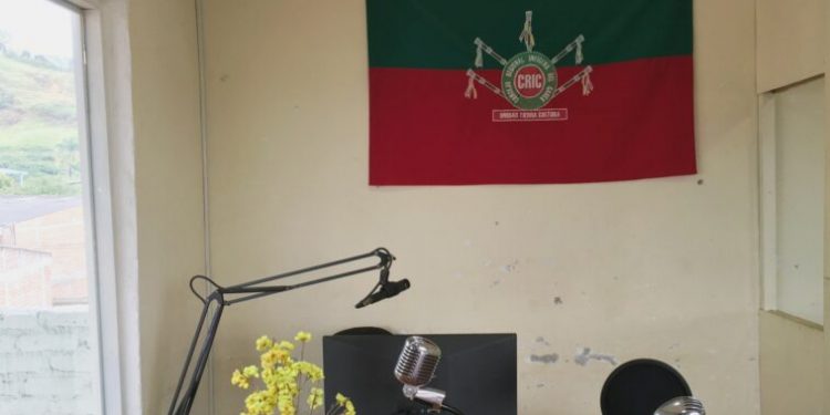 Reporteros indígenas arriesgan la vida desde el corazón de la lucha