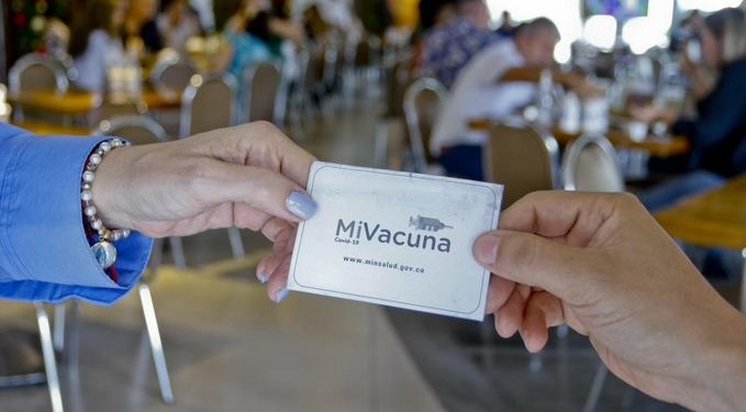 Carné de vacunación será obligatorio para mayores de 12 años en Colombia