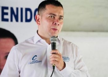 Senador Miguel Barreto ayudó a hundir reforma a las vacaciones del Congreso