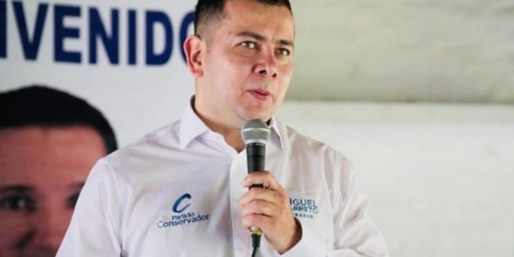 Senador Miguel Barreto ayudó a hundir reforma a las vacaciones del Congreso