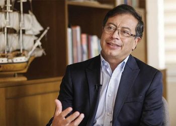 Petro sigue puntuando en las encuestas para la presidencia