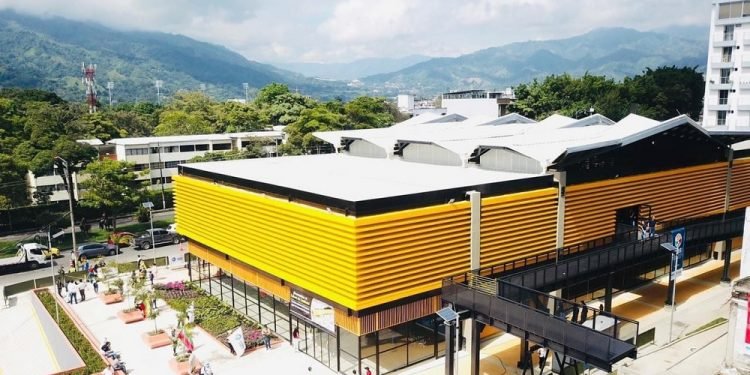 Boxeadores ibaguereños le sacan provecho al Coliseo de Combate