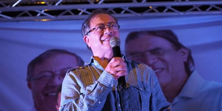 Petro sigue fuerte en la intención de votos