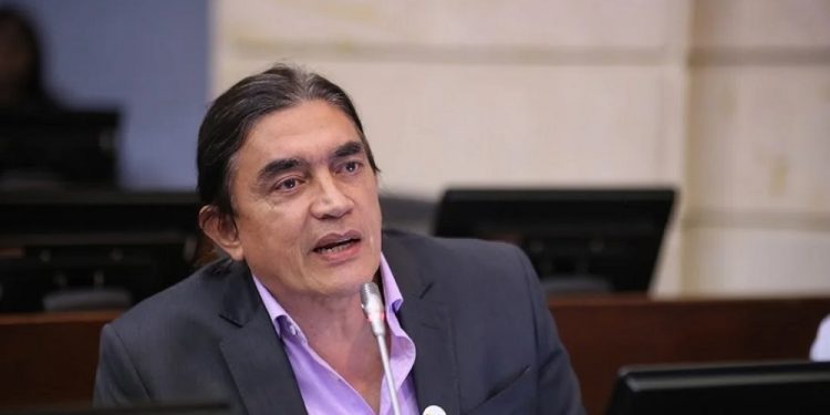 “El 8 de agosto se acaba el ESMAD en Colombia”: Senador Gustavo Bolívar