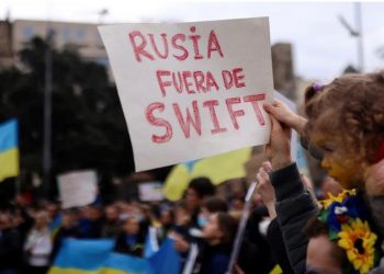 Desconectan a bancos rusos del sistema financiero internacional SWIFT