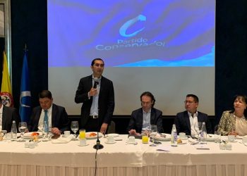 Fico Gutiérrez es respaldado por conservadores