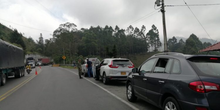 Hay paso habilitado en cruce de La Línea