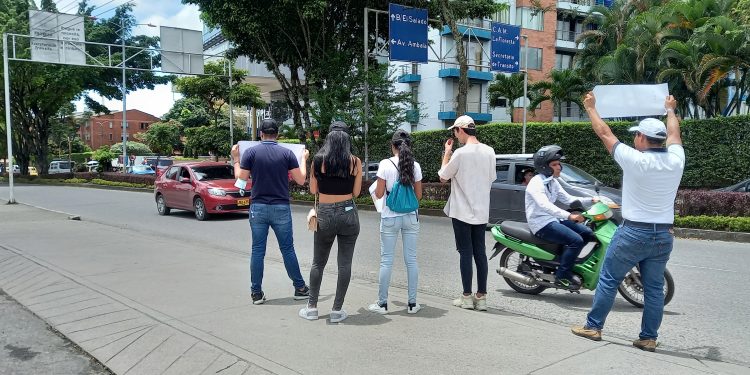 Pegatón de microperforados para la campaña Gustavo Petro en Ibagué