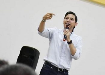 ¡Apareció el alcalde! Entregó un escueto informe en video de su viaje a Panamá y Europa