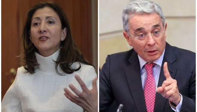 A Ingrid Betancourt le hacen coquitos desde el Uribismo