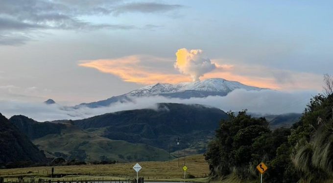 Volcán Nevado del Ruiz reporto emisión de cenizas volcánica