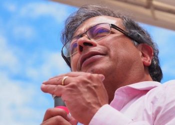 Petro sigue firme en la intención de votos