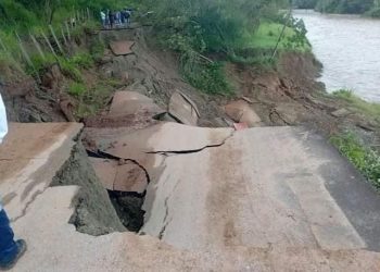 Río Atá se llevó la vía en Planadas, Tolima