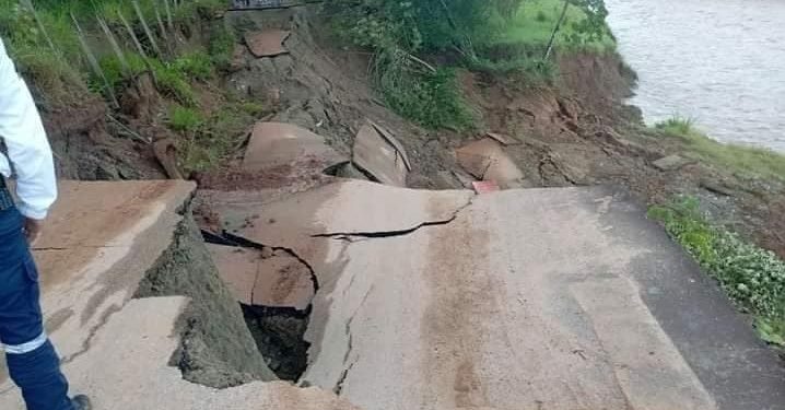 Río Atá se llevó la vía en Planadas, Tolima