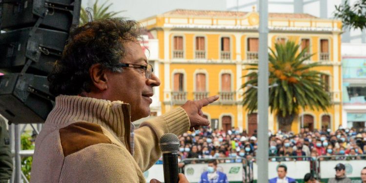 Gustavo Petro ganador en primera y segunda vuelta para las presidenciales