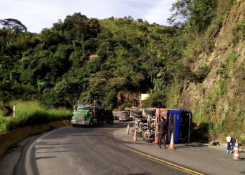 Paso restringiendo temporal en la vía Ibagué-Cajamarca 