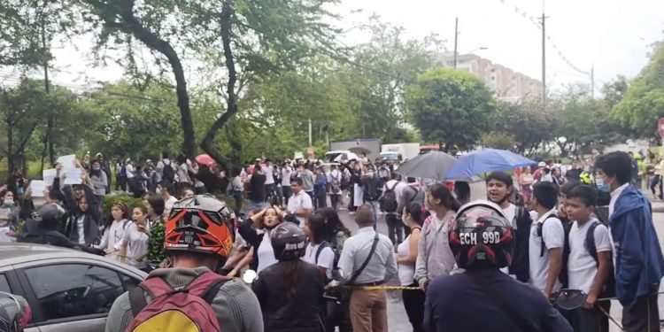 Inconformidad de los estudiantes con el PAE en Ibagué