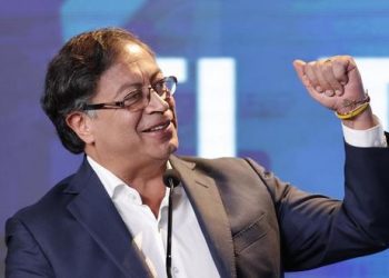 En los primeros boletines deja a Gustavo Petro liderando
