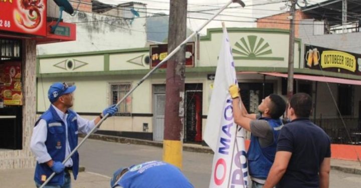 Desmonte de vallas de publicidad política no autorizada en Ibagué