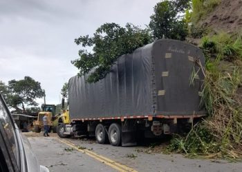 Paso parcial en la vía Ibagué – Cajamarca