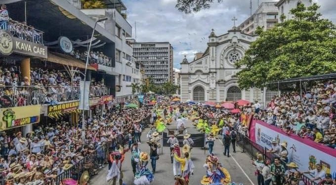 ¡Atención! Estos serán los cierres viales por el desfile Nacional del Folclor y los tablados populares
