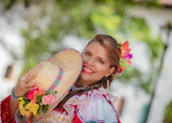 Karen Prada, una psicóloga apasionada por el folclor