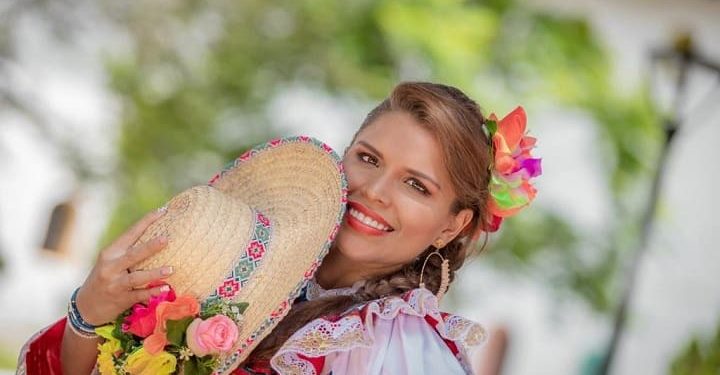 Karen Prada, una psicóloga apasionada por el folclor