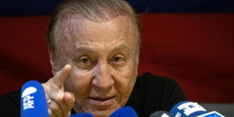 Asesores de Rodolfo Hernandez interrumpen entrevista en Telemundo