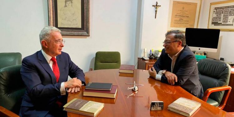 Las imágenes y lo que dejó de la reunión entre Gustavo Petro y Álvaro Uribe