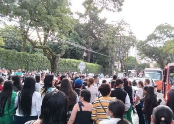 Estudiantes del Colegio San Simón bloquearon vías en Ibagué