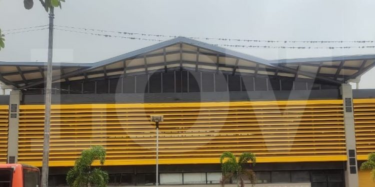 Quitaron el letrero “Ibagué Vibra” en la fachada del Coliseo de Combate