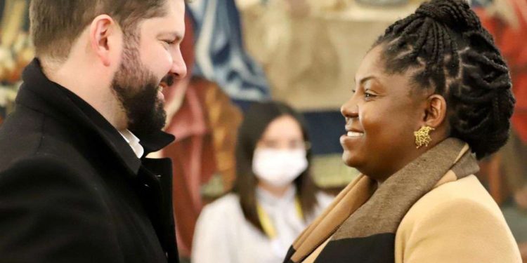 Chile sería sede de los diálogos de paz con el ELN y el gobierno colombiano 