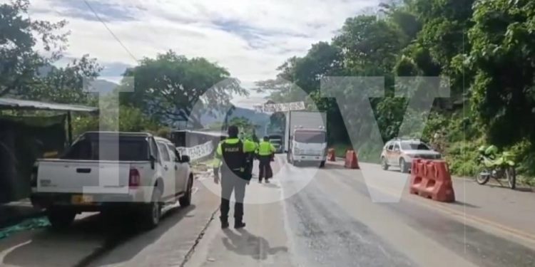 Paso a un carril en la vía Cajamarca- Ibagué
