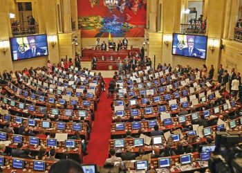 Proyecto para reducir salarios de congresistas quedará en veremos este año