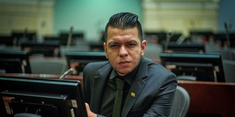 “El que no trabaja, que no cobre” Jota Pe Hernández a congresistas marchantes