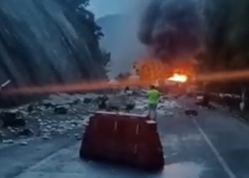 Conductor de tractocamión murió incinerado en la Línea