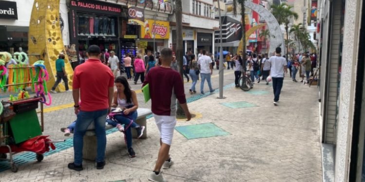 Vendedores ambulantes en Ibagué en desobediencia contra el Alcalde Hurtado