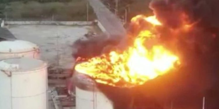 Grave incendio tiene afectado el transporte aéreo en Barranquilla