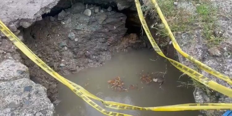 Denuncian hueco con malos olores en el Barrio El Rincón del Pedregal de Ibagué