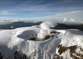 El Volcán Nevado del Ruiz activo pero tranquilo 