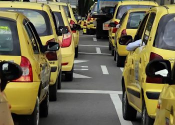 Paro de taxistas en Ibagué contra el transporte ilegal