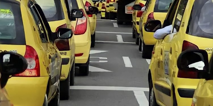 Paro de taxistas en Ibagué contra el transporte ilegal