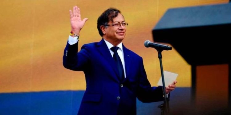 Cae la imagen favorable del Presente Gustavo Petro