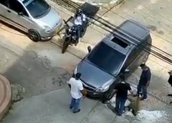 Quedó atrapado por hueco en Ibagué