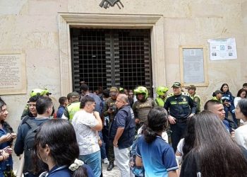 Estudiantes del Darío Echandía de Ibagué exigen entrega de las obras de la institución